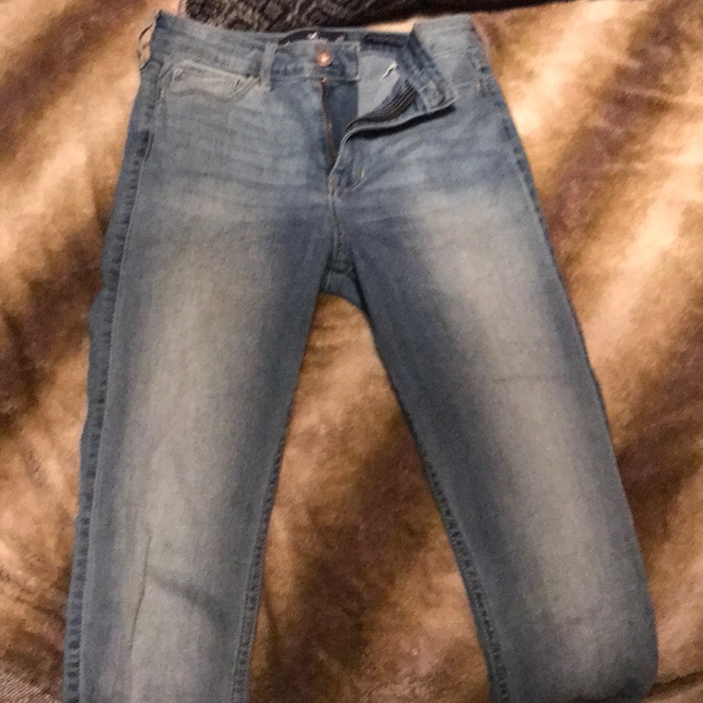 Hollis tee jeans